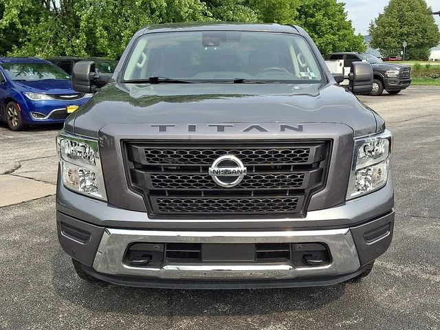 Used 2022 Gray Nissan SV image 7
