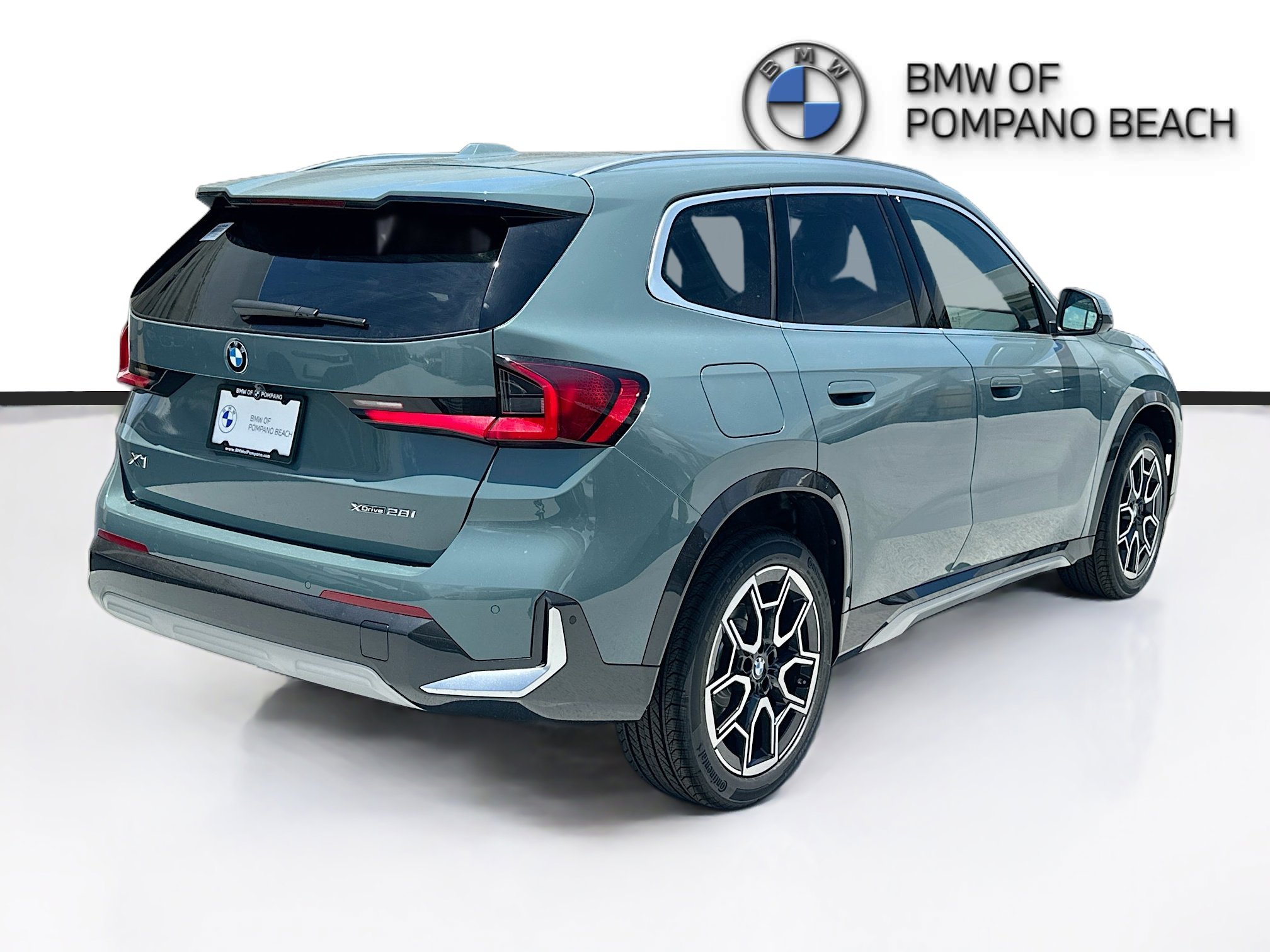 New 2026 Cape York Green Metallic BMW xDrive28i image 6