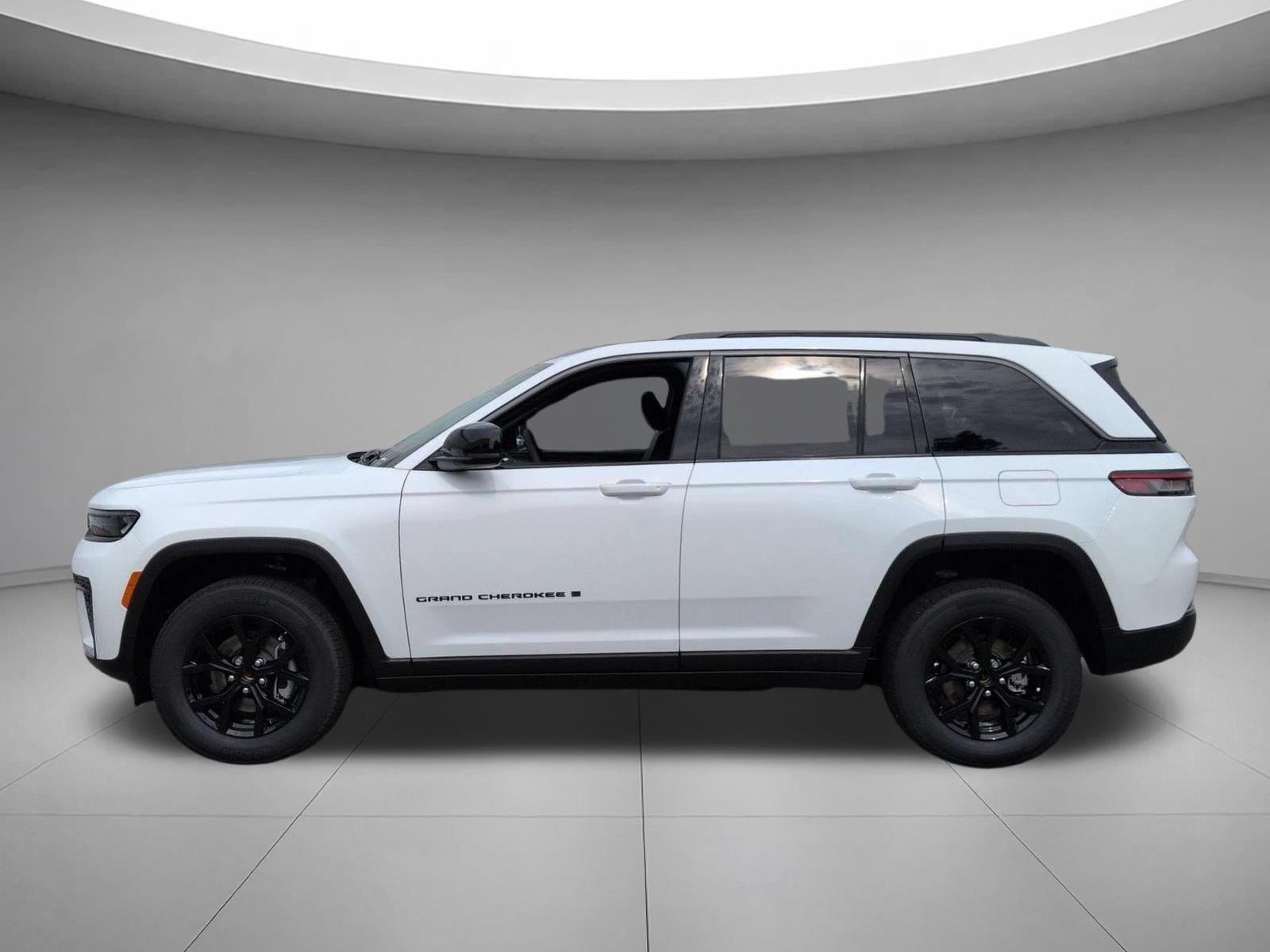New 2026 Bright White Clear-Coat Exterior Paint Jeep Laredo Altitude image 2