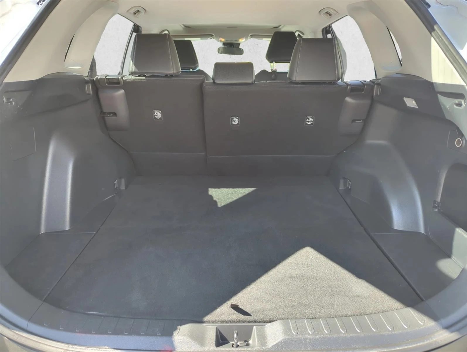 Used 2019 Super White Toyota XLE Premium image 10