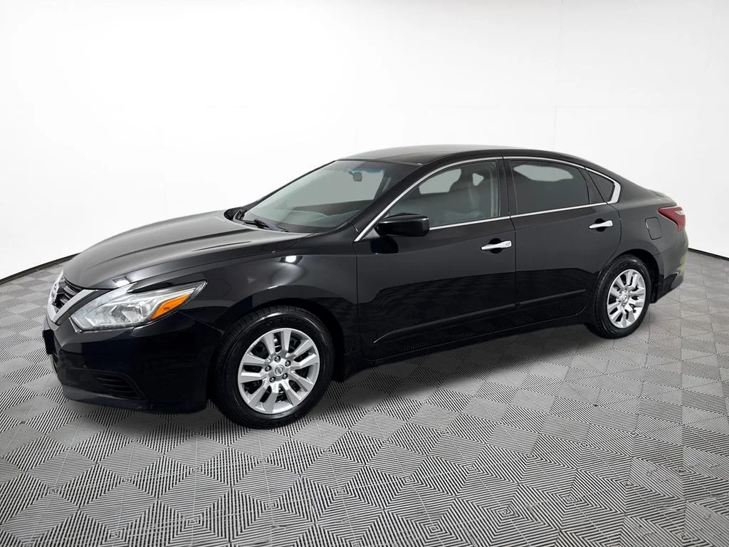 Used 2018 Nissan Altima S with VIN 1N4AL3AP4JC286644 for sale in Chippewa Falls, WI