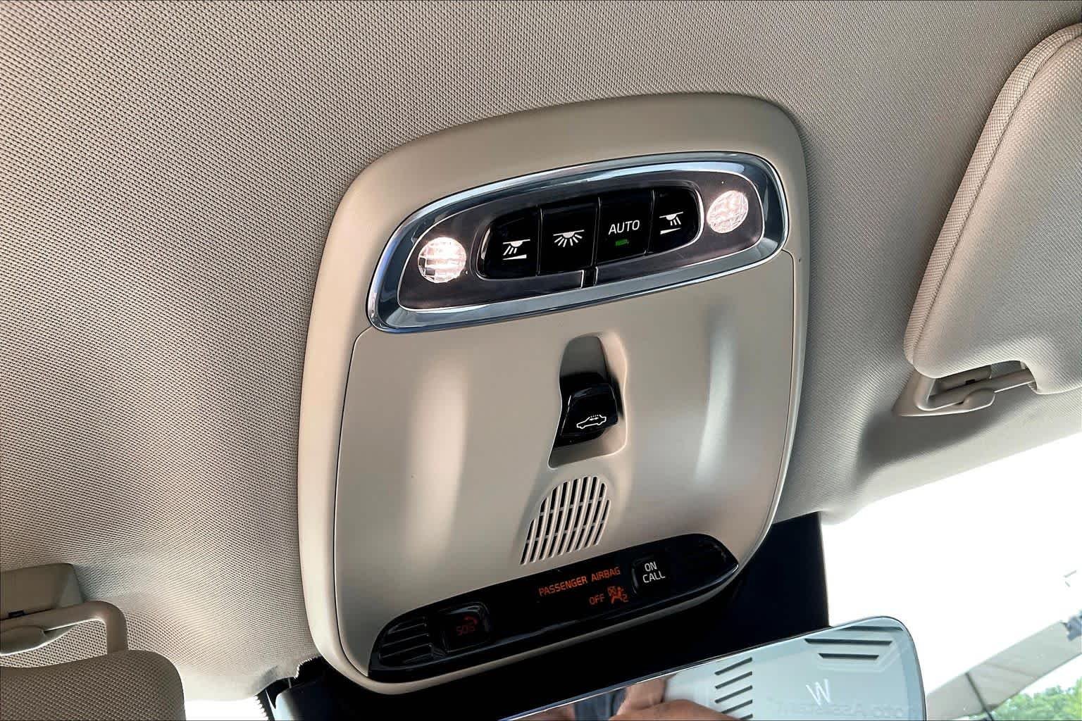 Used 2019 Crystal White Pearl Metallic Volvo Momentum image 32