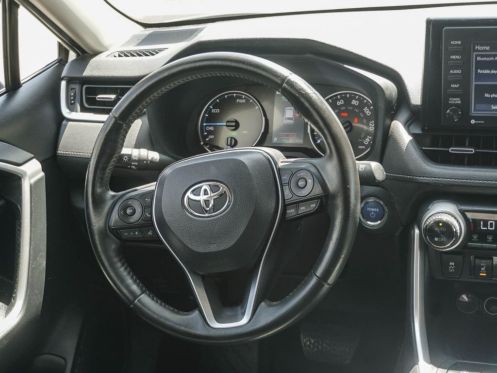 Used 2022 White Toyota XLE Premium image 16