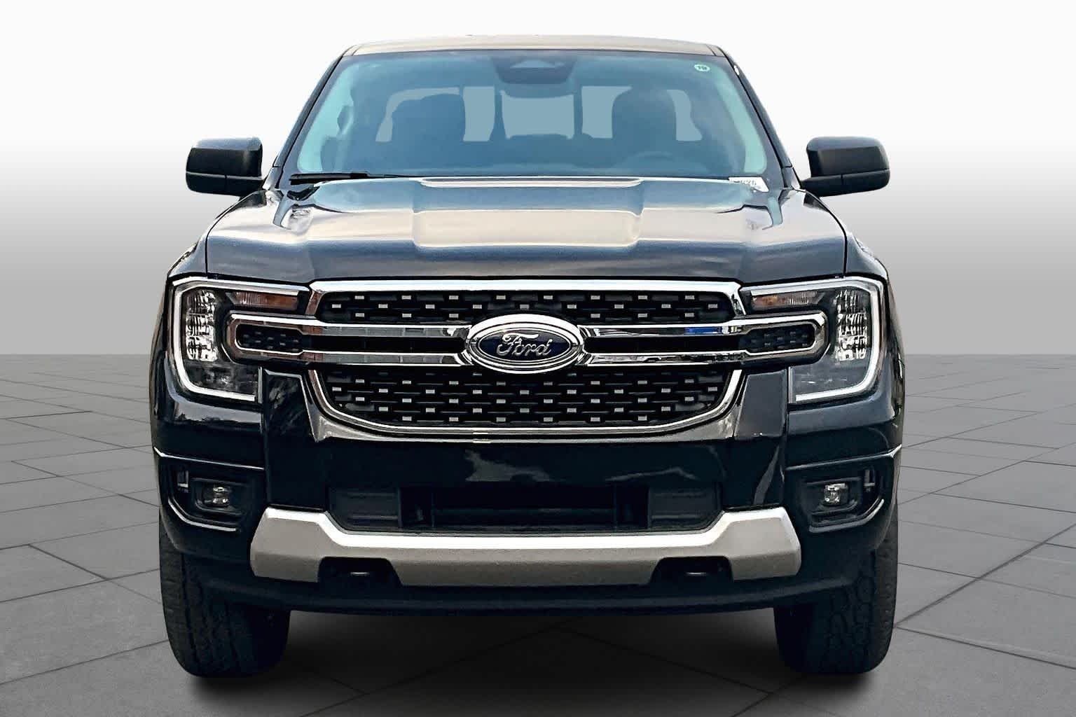 New 2025 Shadow Black Ford XLT image 3