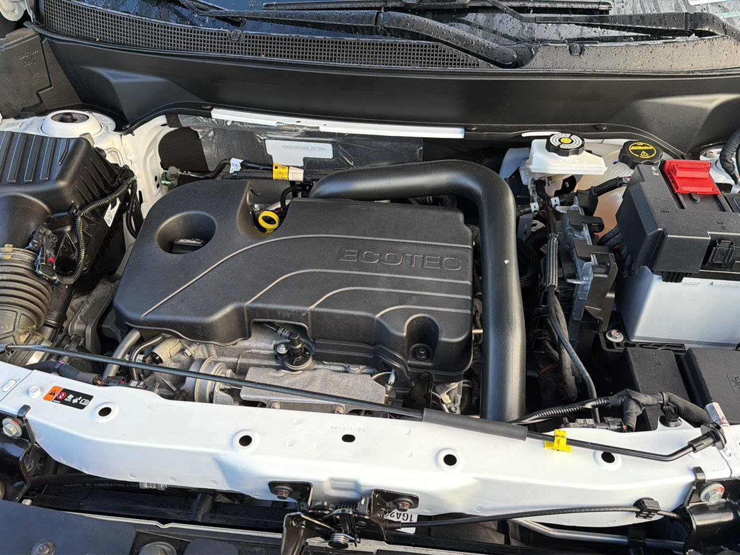 Used 2025 Summit White Chevrolet FWD LT image 34