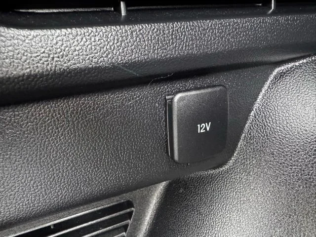 Used 2022  Ford SEL image 11