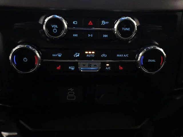 New 2026 Agate Black Metallic Ford XLT image 28