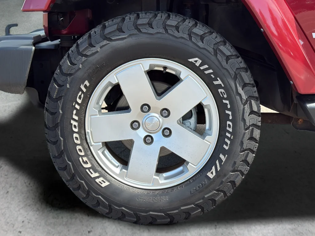 Used 2012 Red Jeep Unlimited Sahara image 31
