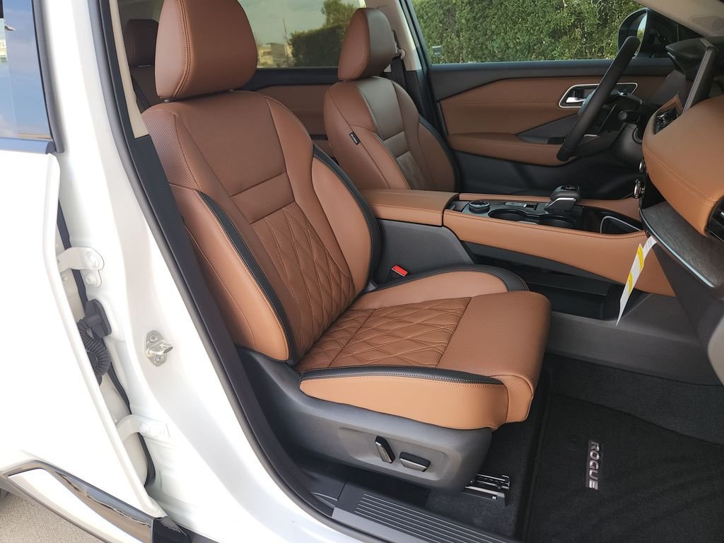 New 2026 Everest White Pearl TriCoat / Super Black Two-tone Nissan Platinum AWD image 12