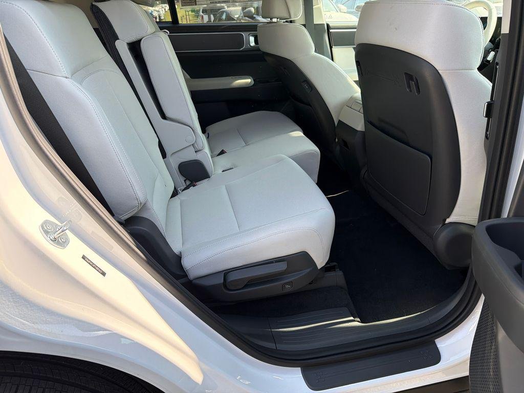 New 2026 White Hyundai SE image 15