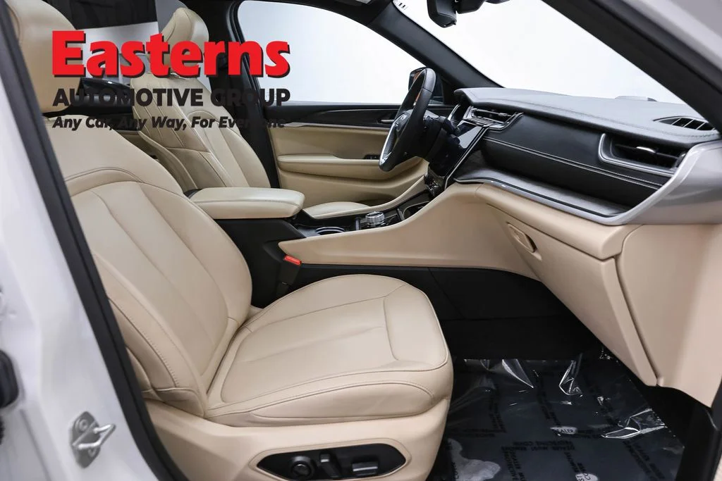 Used 2024 White Jeep 4xe image 27