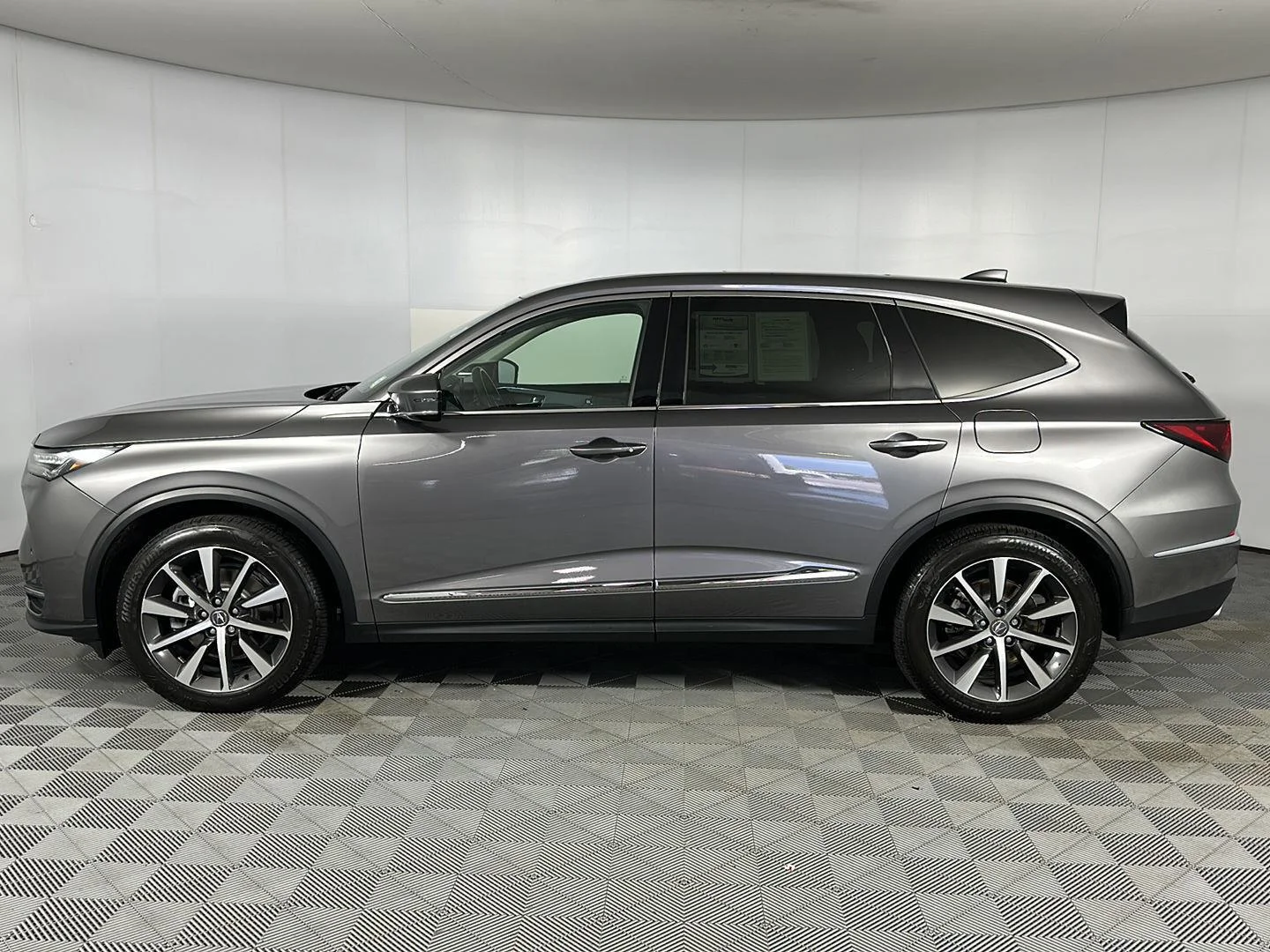 Used 2025 Liquid Carbon Metallic Acura SH-AWD w/Tech image 18