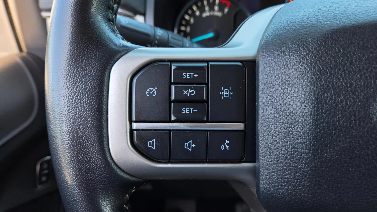 Used 2024 Oxford White Ford XLT image 22