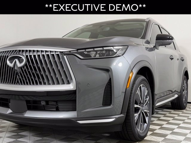 Certified Used 2026 Graphite Shadow INFINITI LUXE image 5