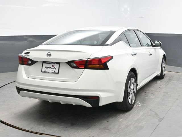 Used 2020 White Nissan 2.5 S image 7