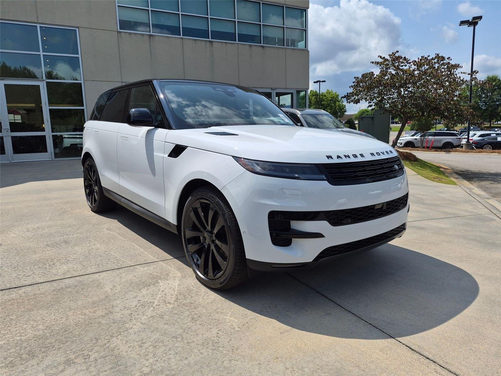 New 2026 Fuji White Land Rover SE image 3