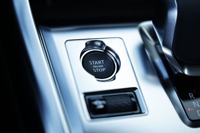 New 2024 Fuji White JAGUAR P300 R-DYNAMIC SE AWD image 55