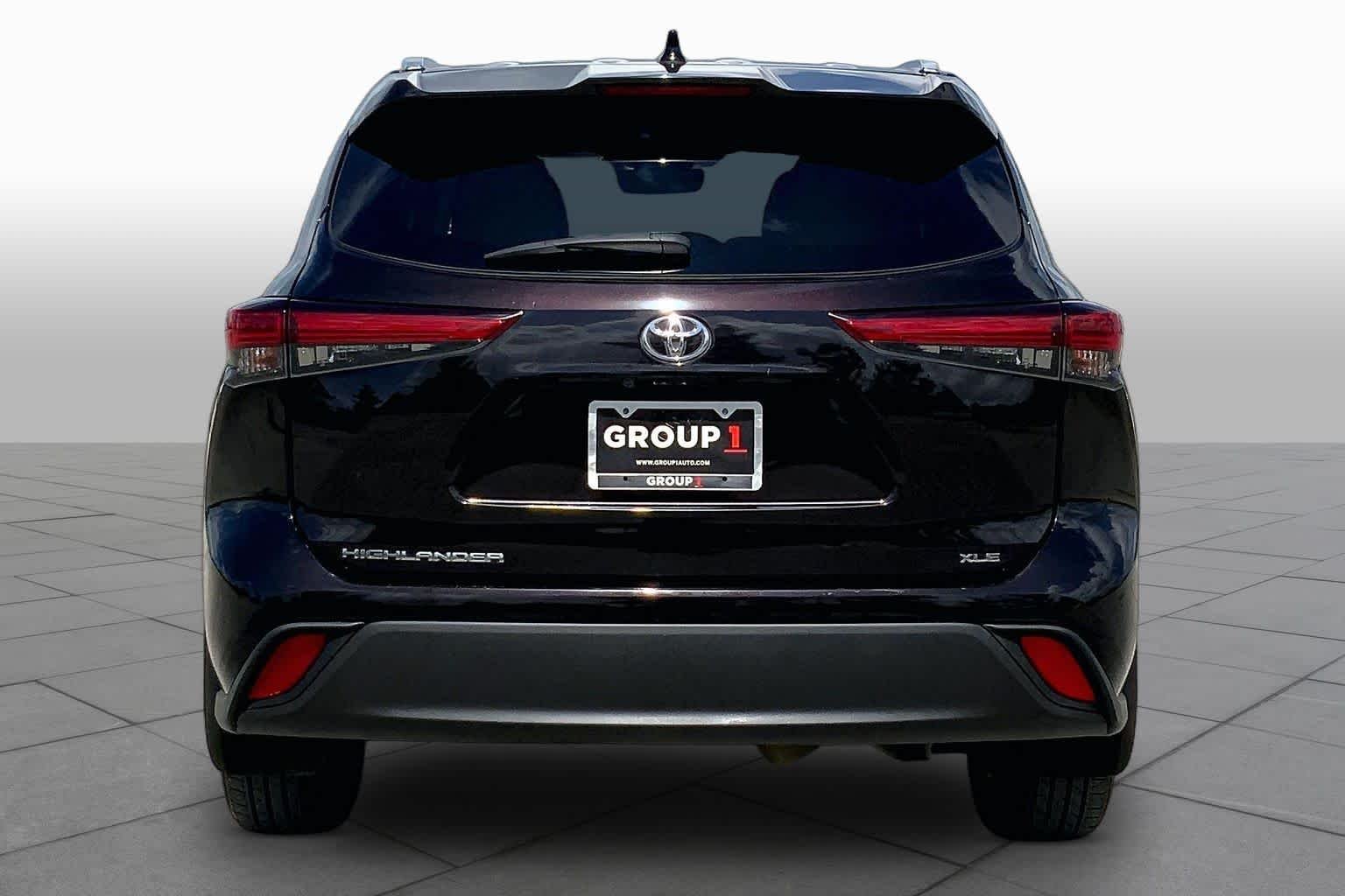 Used 2020 Opulent Amber Toyota XLE image 5