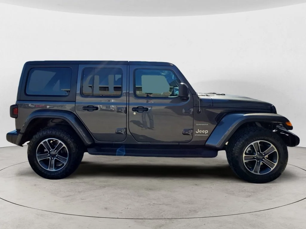 Used 2023 Gray Jeep Sahara image 4