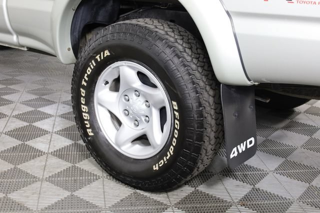 Used 2002 Silver Toyota  image 10