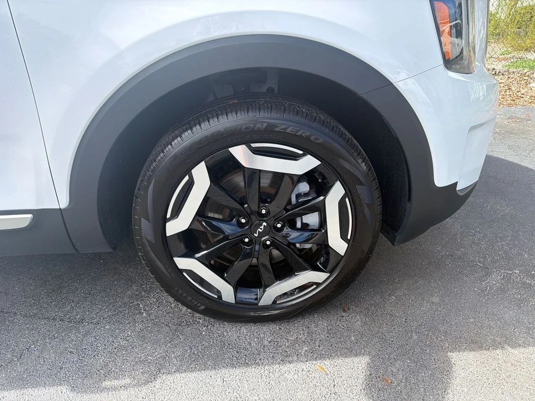 Used 2023 White Kia EX image 12