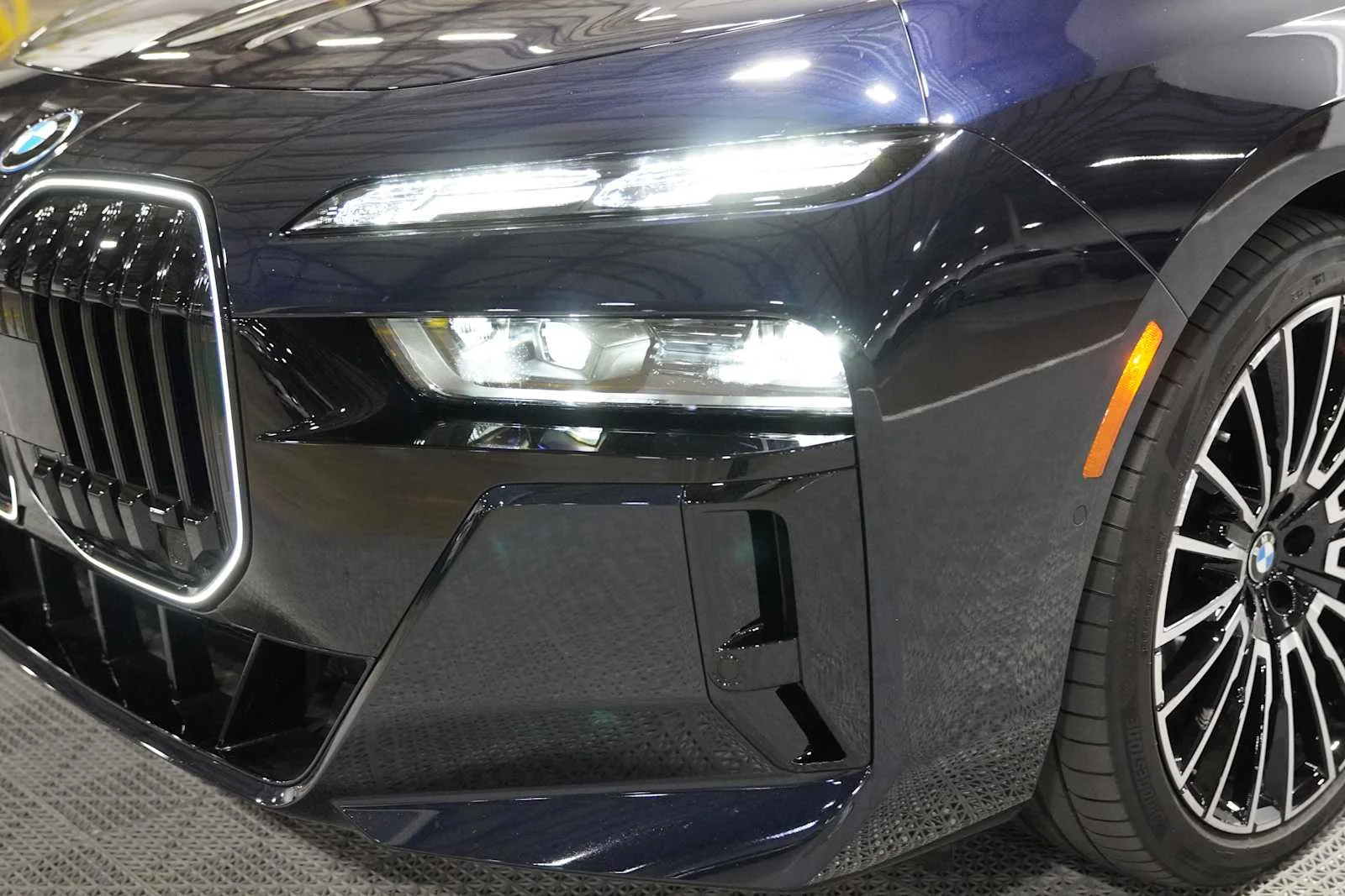 Used 2025 Carbon Black Metallic BMW 750e xDrive image 7