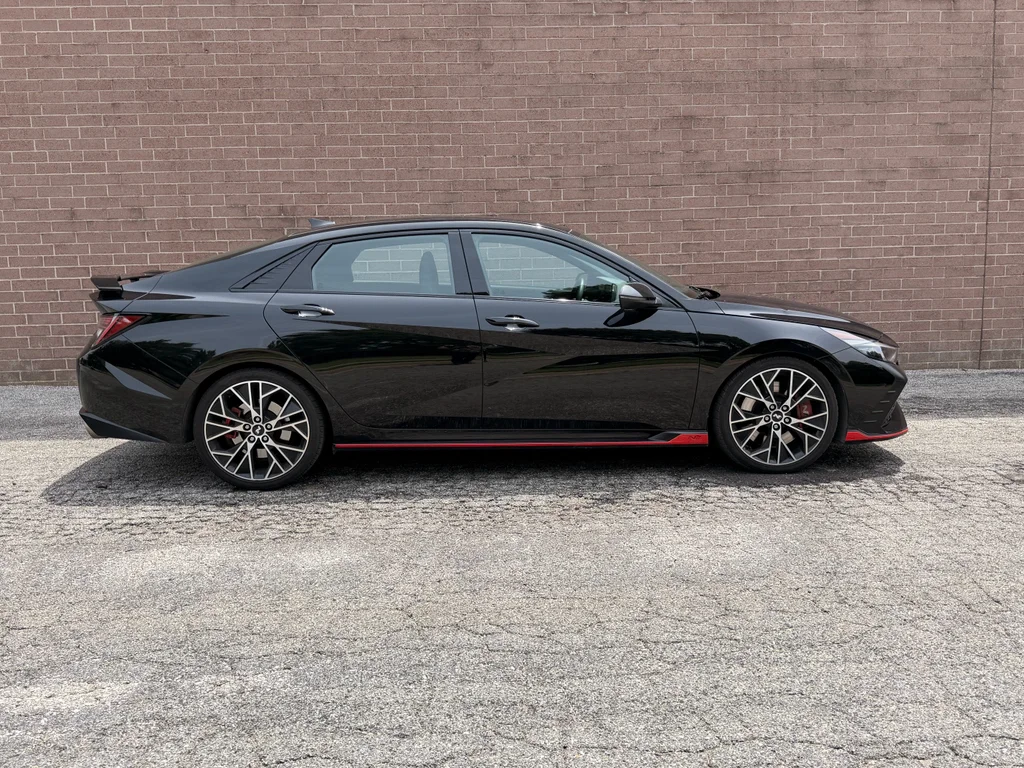 Used 2023 Onyx Black Hyundai Base image 29