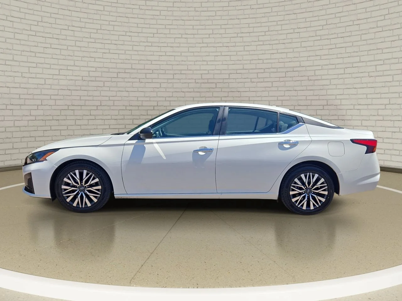 Used 2025 Pearl White Tricoat Nissan 2.5 SV image 7
