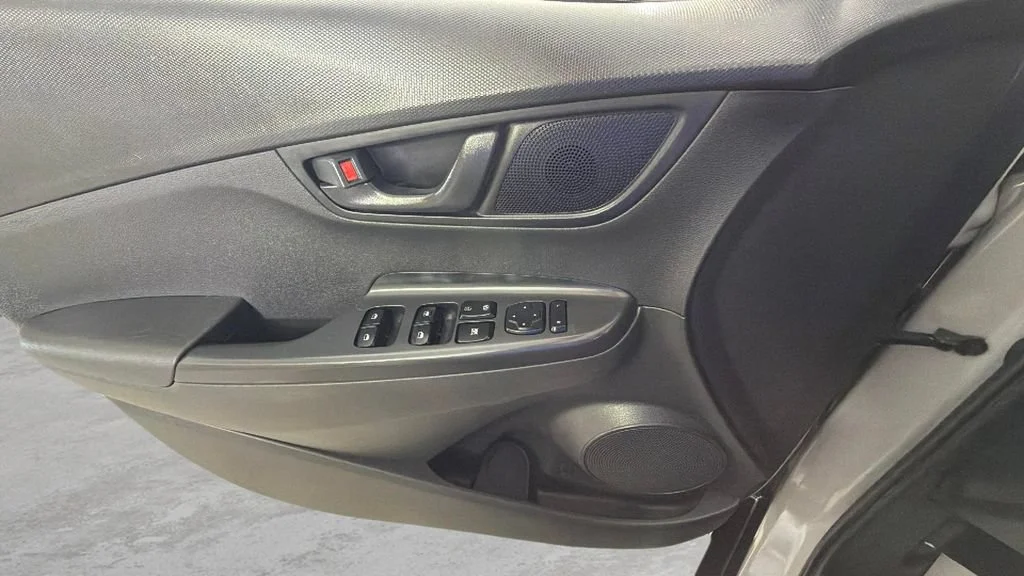 Used 2022 Silver Hyundai SE image 25