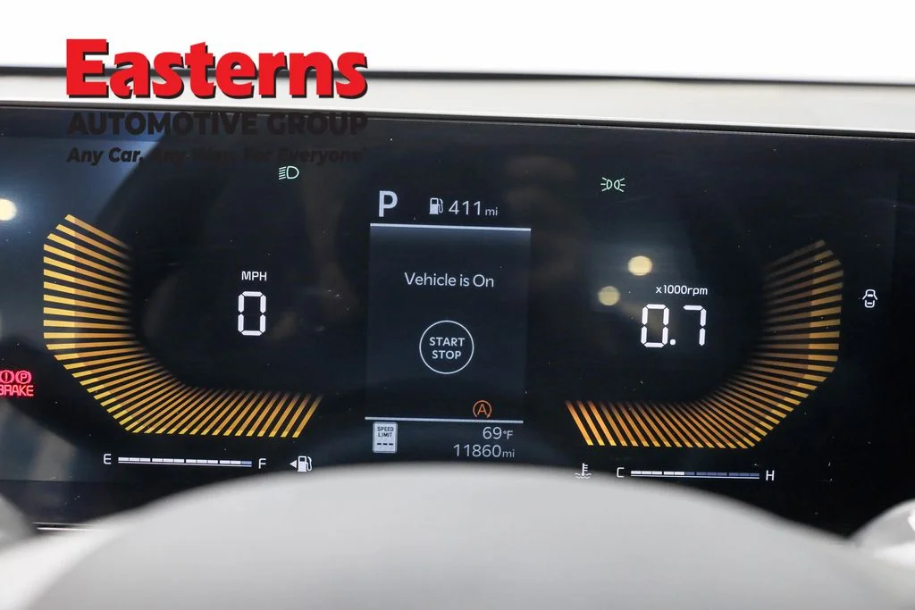 Used 2025 White Kia LXS image 19