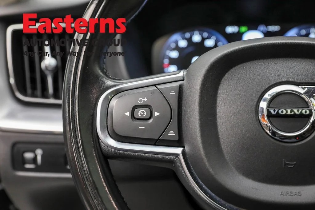 Used 2019 Black Volvo T5 Momentum image 15