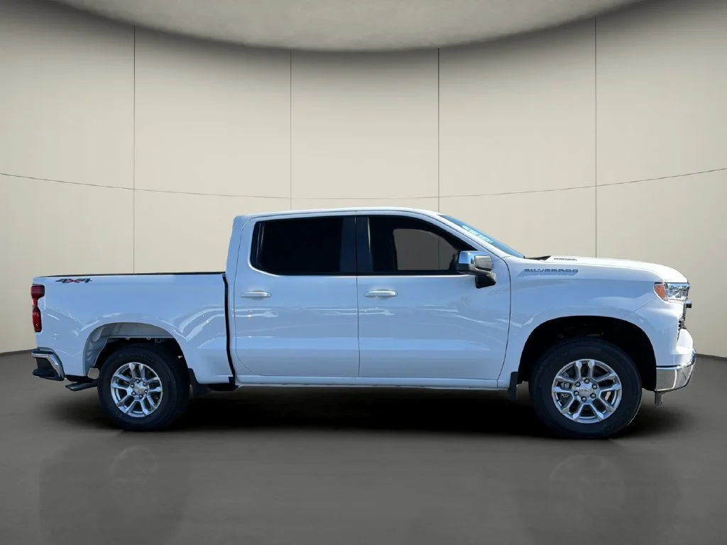 New 2026 Summit White Chevrolet LT (2FL) image 8