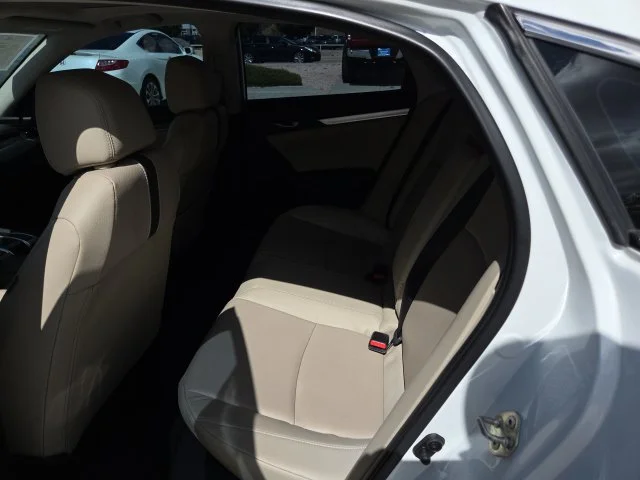 Used 2019  Honda EX-L image 18