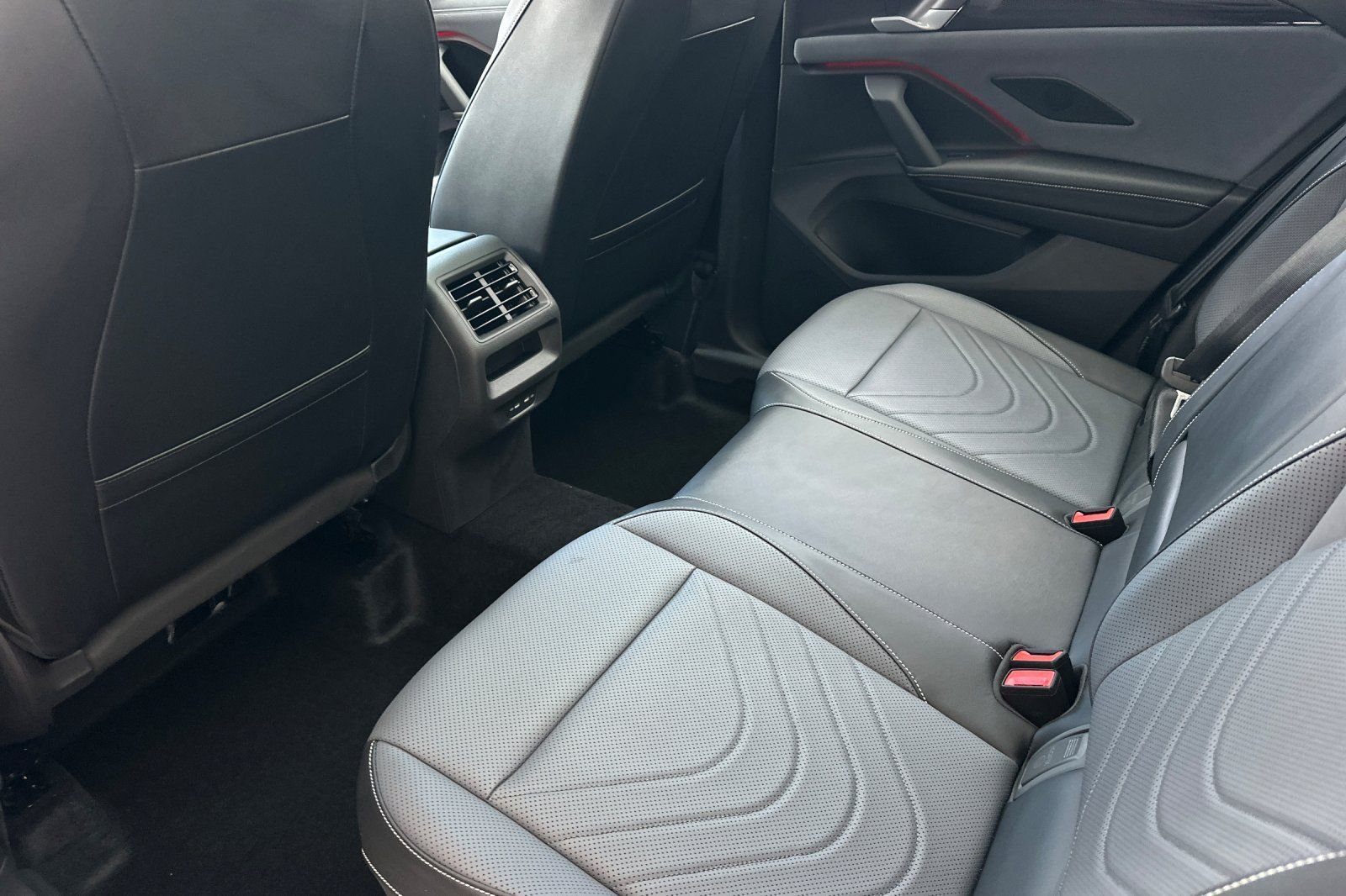 New 2026  Volkswagen 2.0T SE R-Line Black image 12