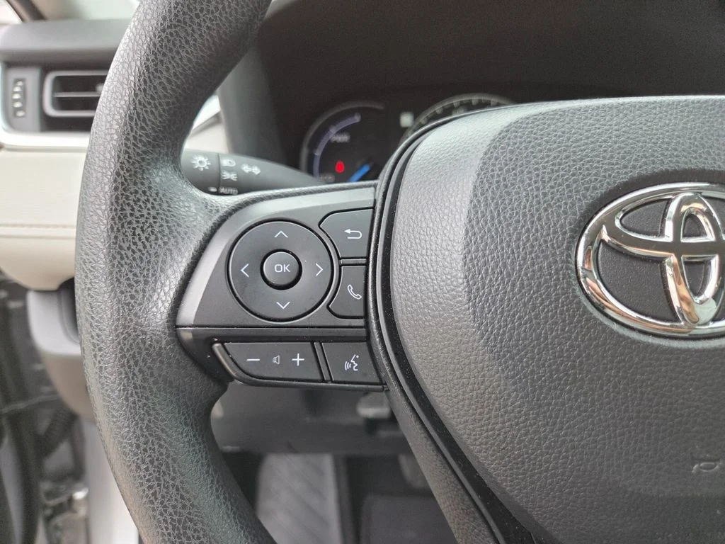 Certified Used 2025 Silver Toyota XLE image 30