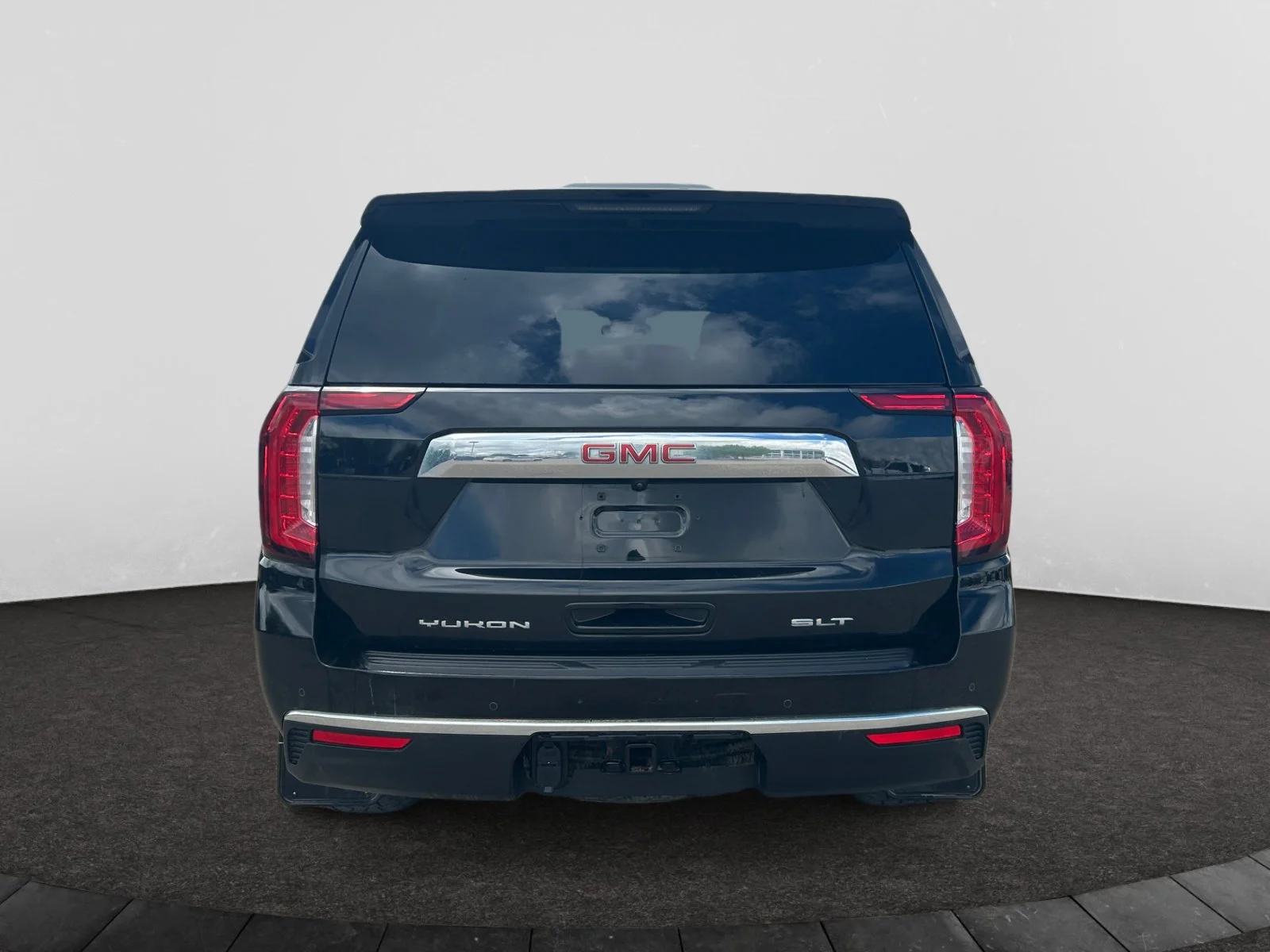 Used 2023 Black GMC SLT 4WD image 4