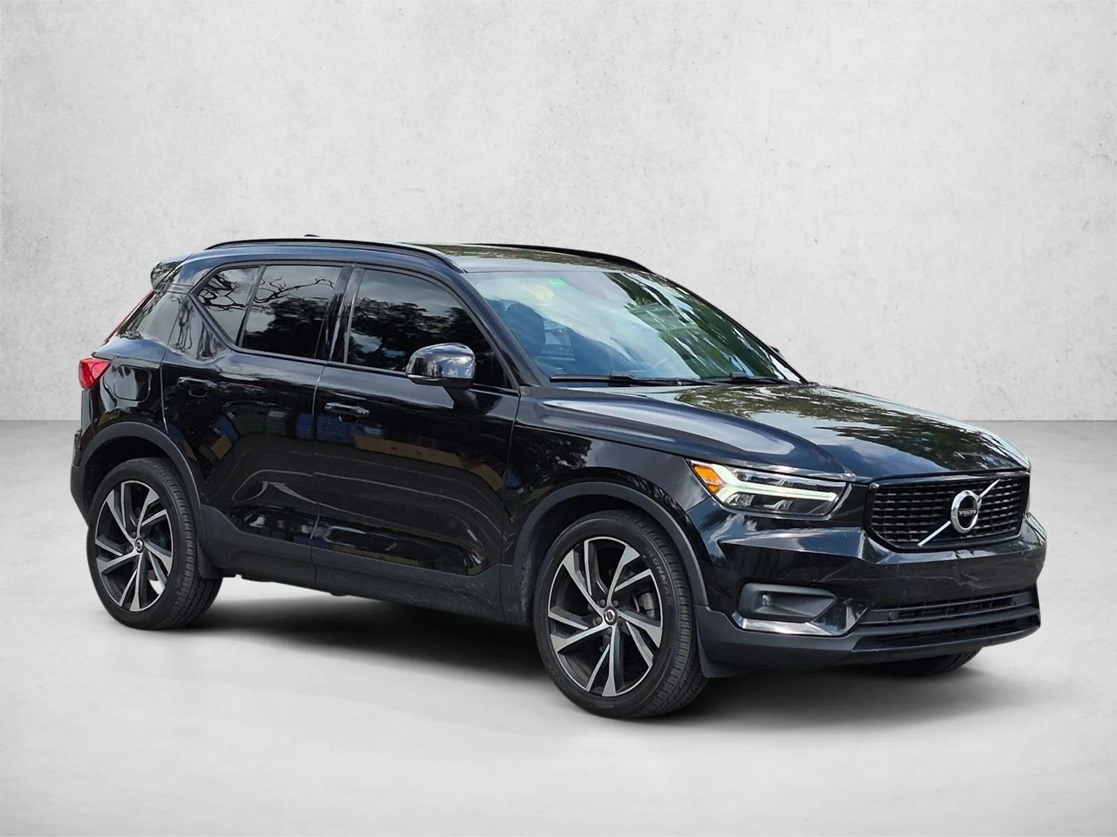 Used 2020 Gray Volvo R-Design image 3