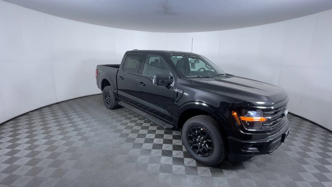 New 2026 Agate Black Metallic Ford XLT image 2