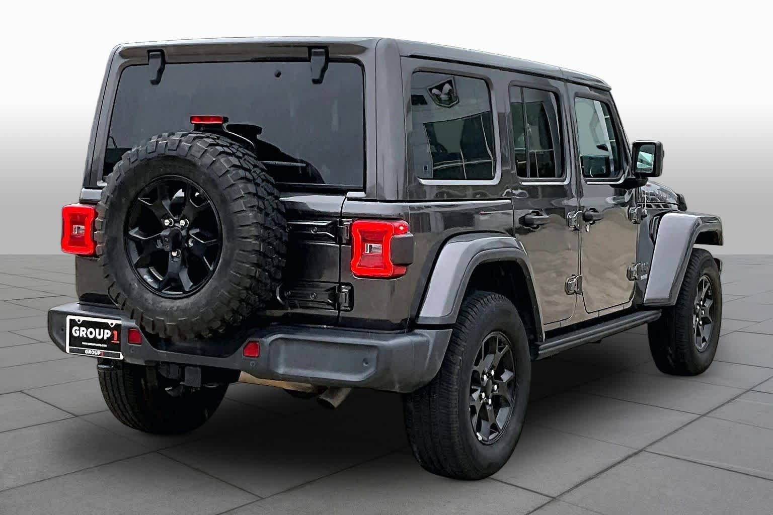Used 2018 Granite Crystal Metallic Clearcoat Jeep Moab image 9