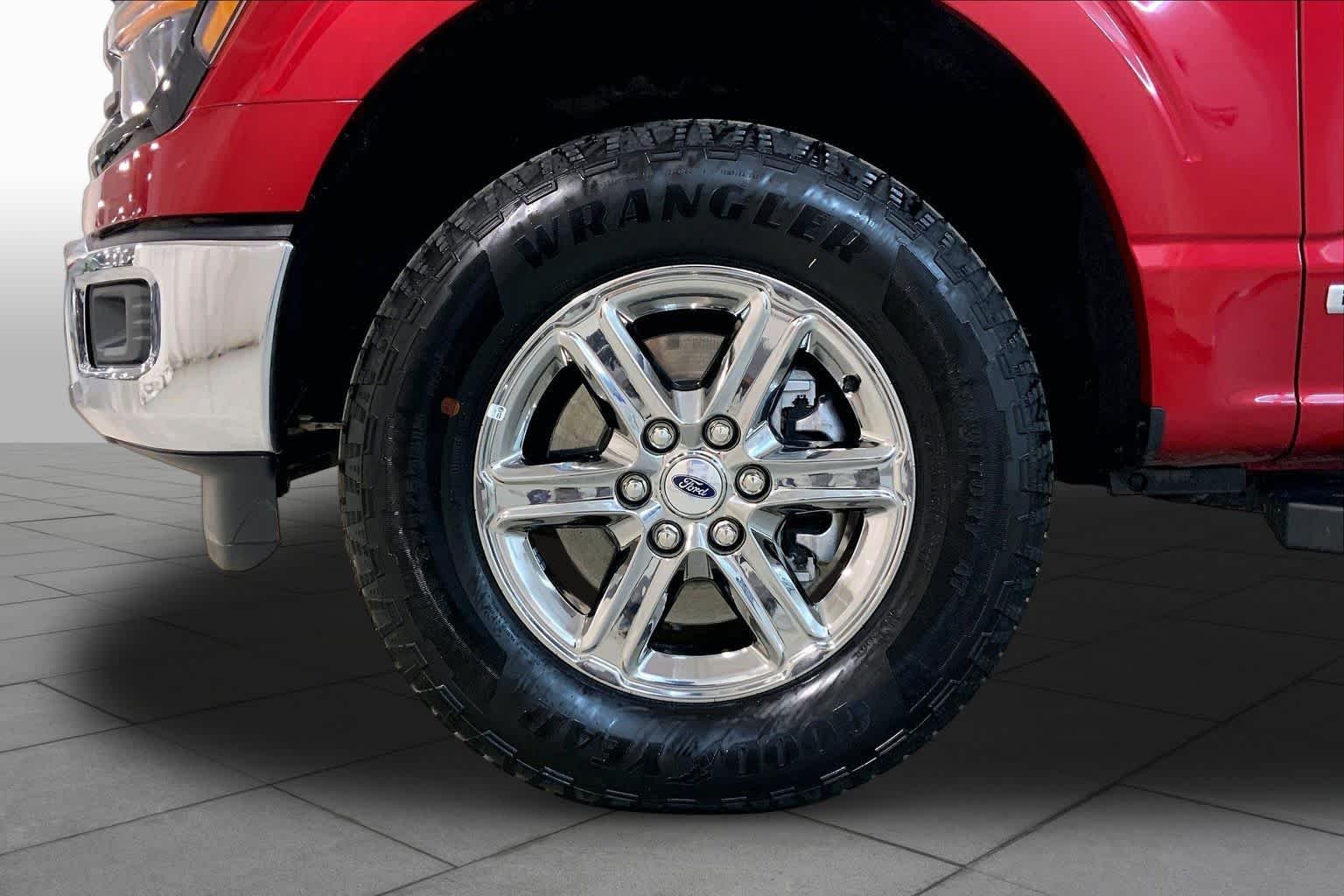 Used 2025 Rapid Red Metallic Tinted Clearcoat Ford XLT image 17