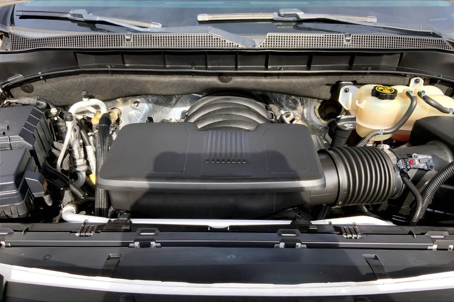 Used 2021 IRIDESCENT PEARL TRICOAT Chevrolet LT image 32