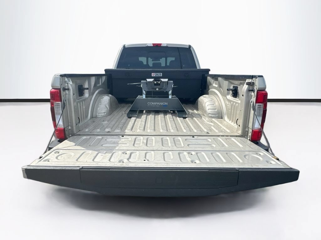 Used 2017  Ford Lariat image 29