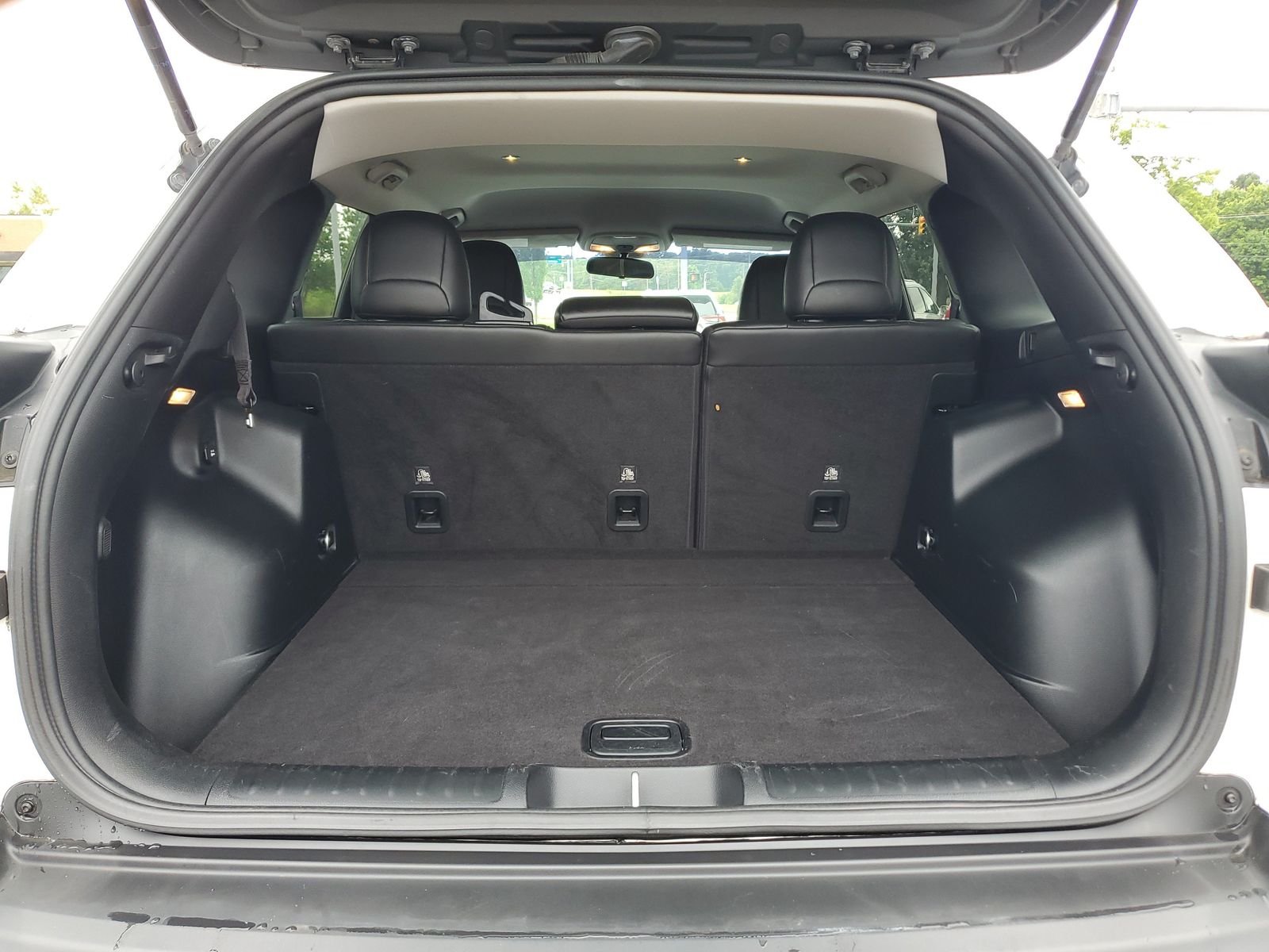 Used 2020 White Jeep Latitude Plus image 8