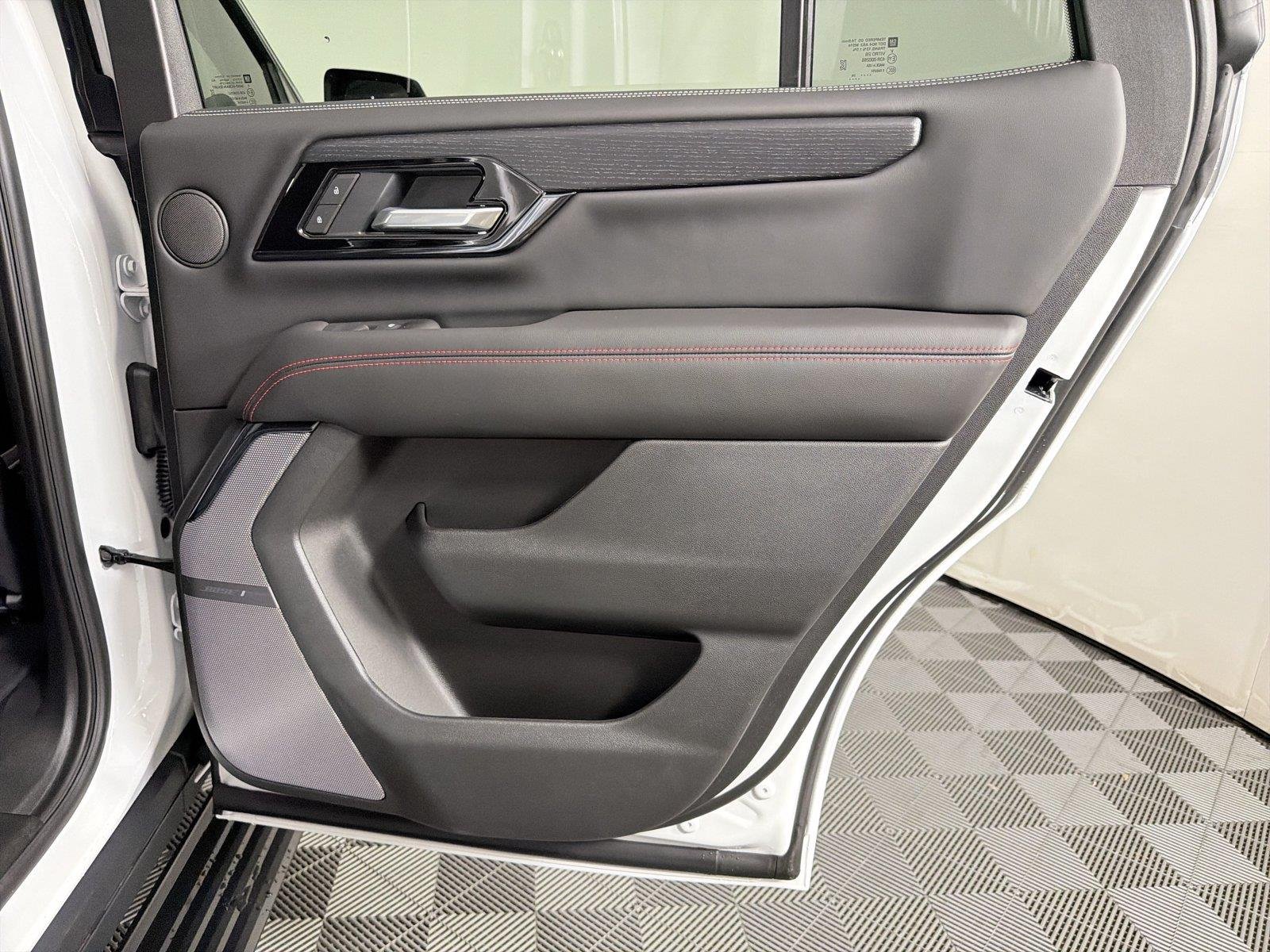 2026 GMC Yukon AT4 Ultimate - Photo 16