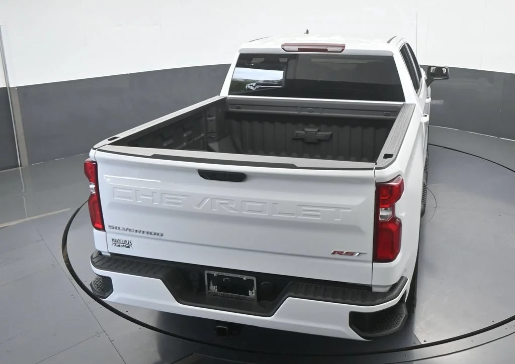 Used 2026 Summit White Chevrolet RST image 46