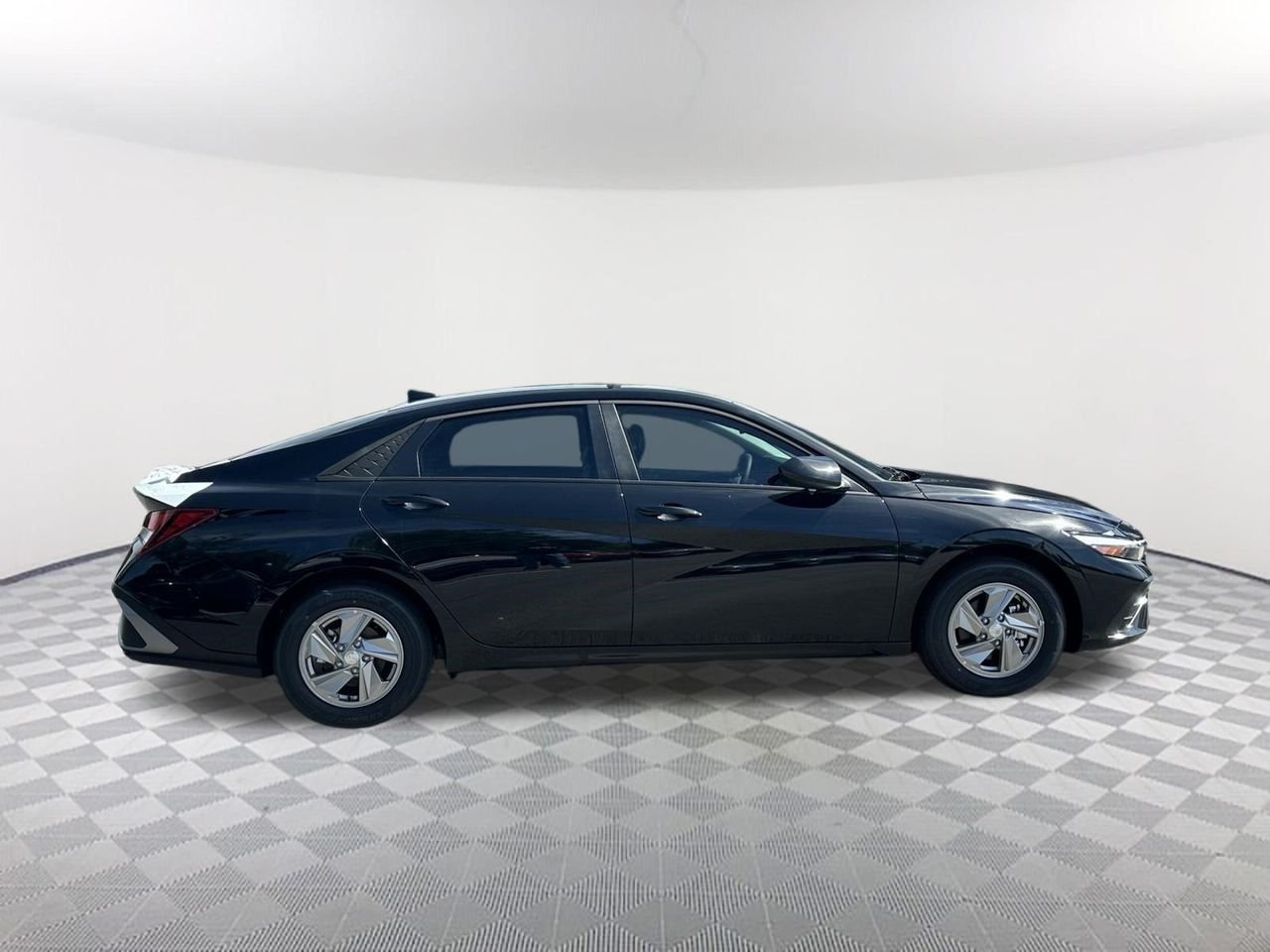 New 2026 Abyss Black Hyundai SE image 4