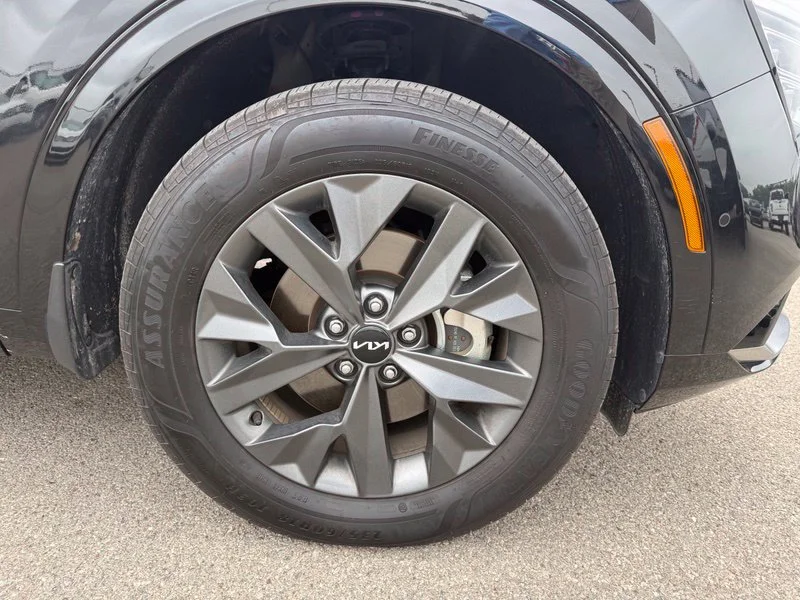 Used 2025 Black Kia SX-Prestige image 17