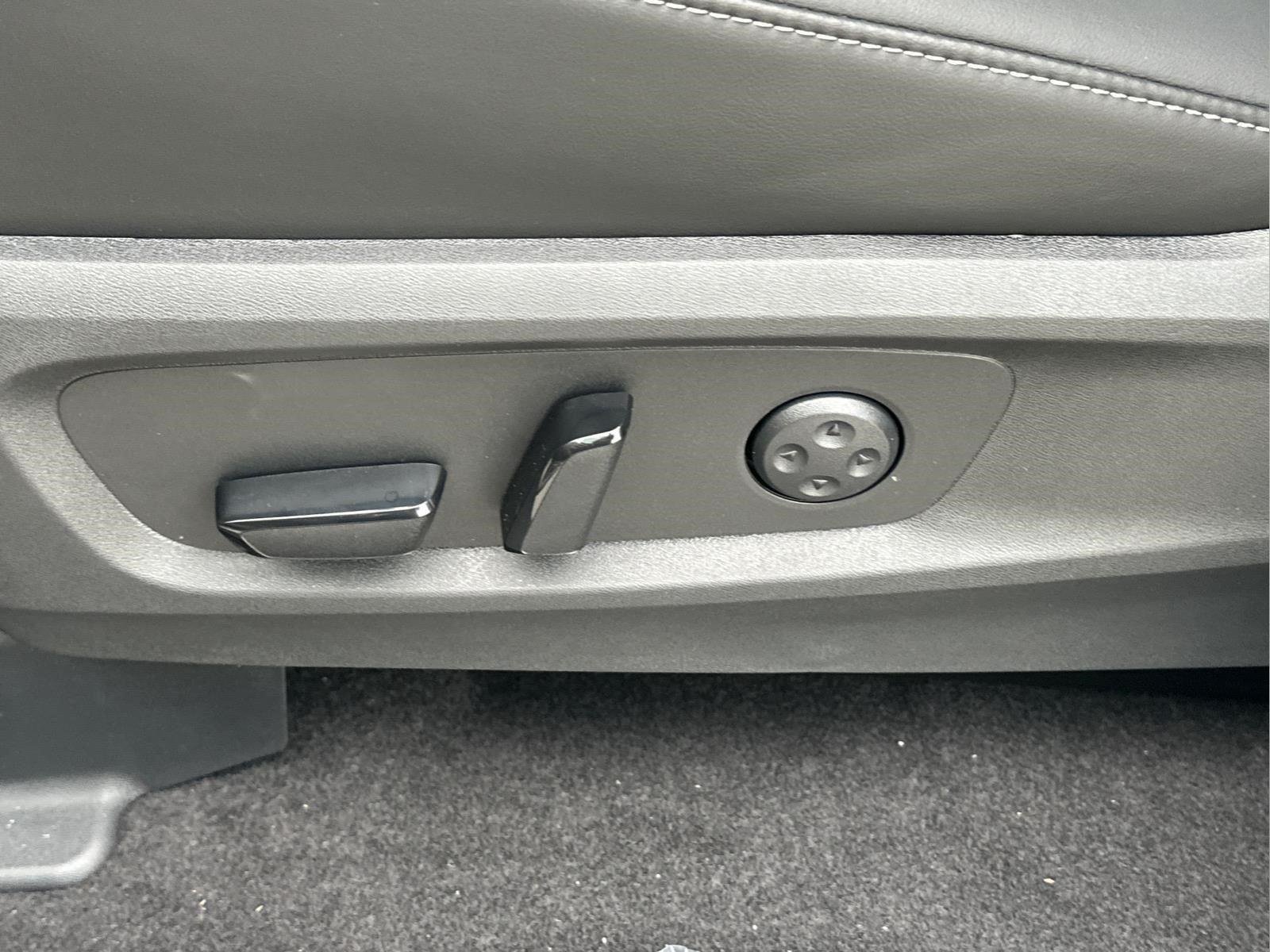 New 2027 GRAPHITE SHADOW INFINITI Luxe AWD image 24