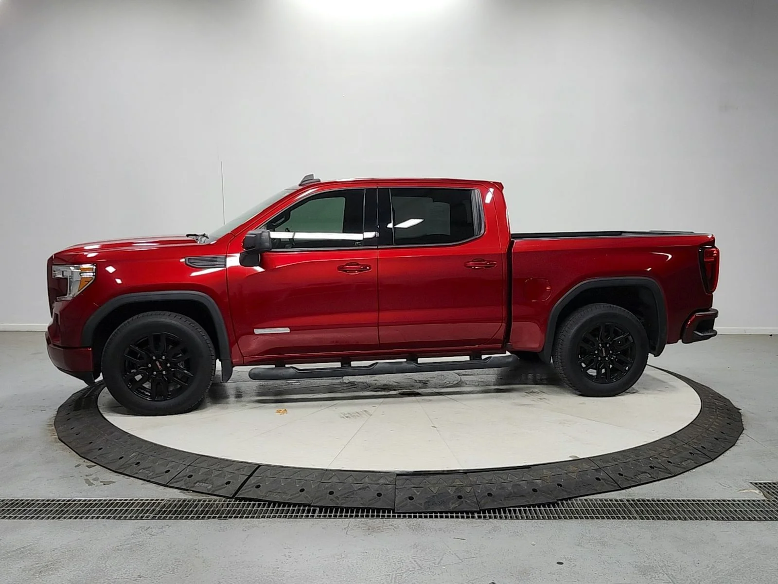Used 2021 Red GMC Elevation image 4