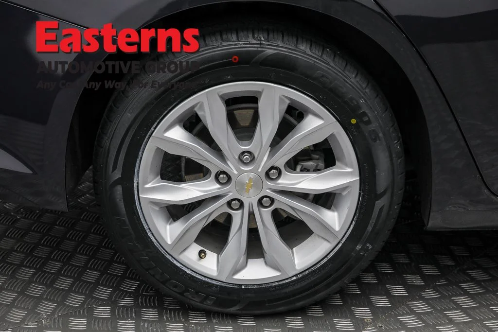 Used 2023 Gray Chevrolet LT image 28